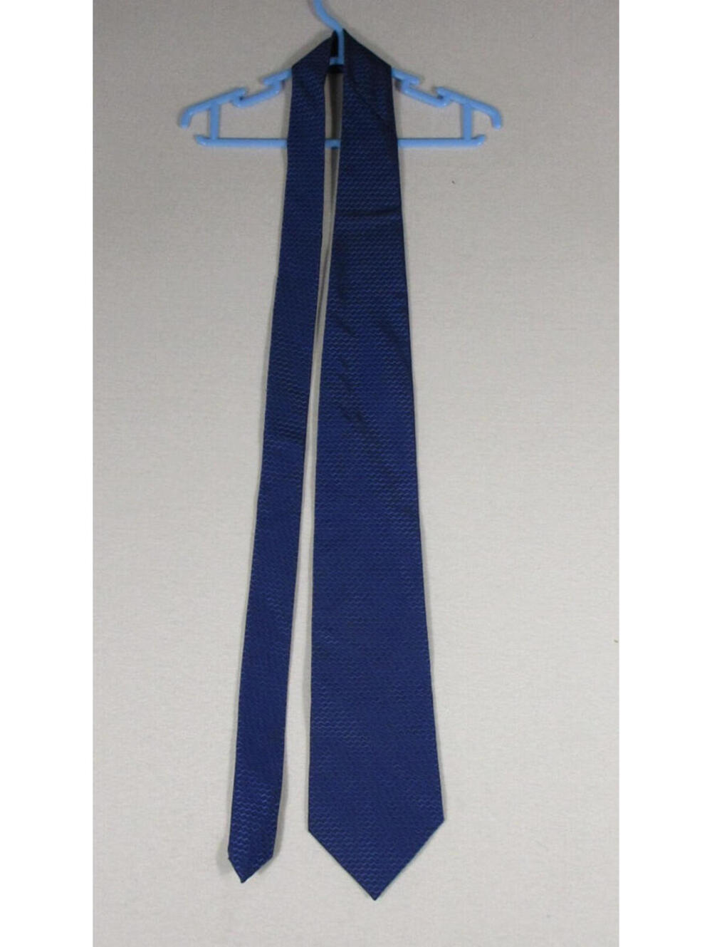 Kasper Mens 100% Silk Neck Tie Wavy Pattern Made in Seda